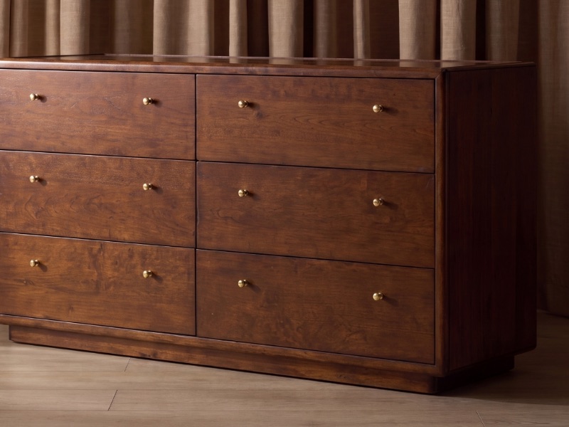 Dressers & Chests